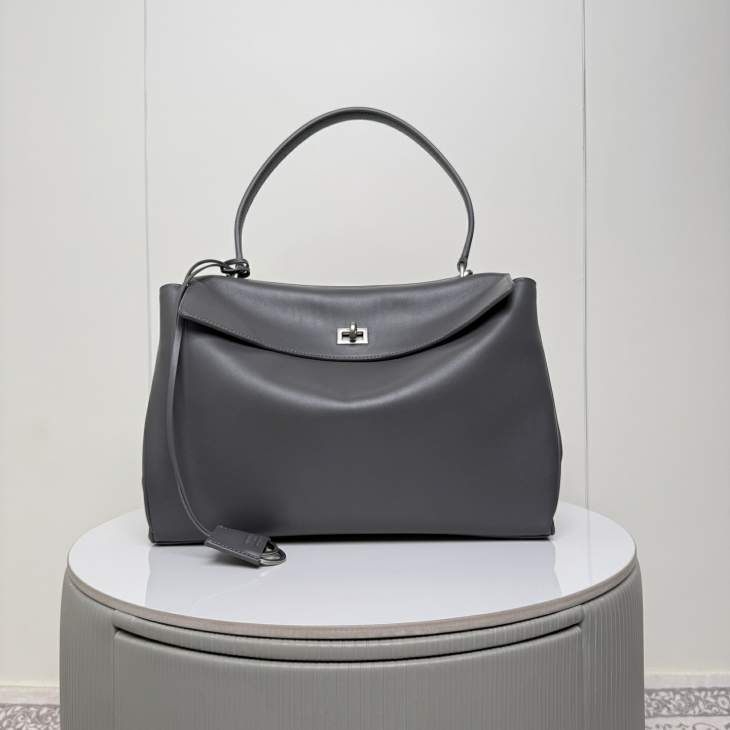 Picture of Balenciaga Handbags _SKUfw231687973fw